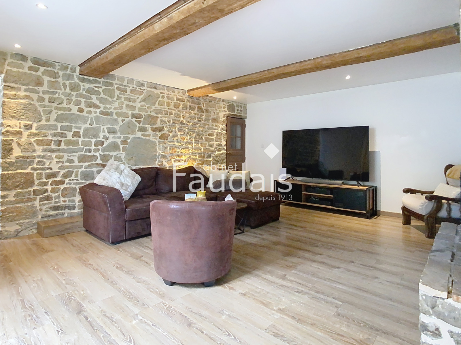 
                                                Vente
                                                 DOMJEAN, Maison en pierre de 170m2 