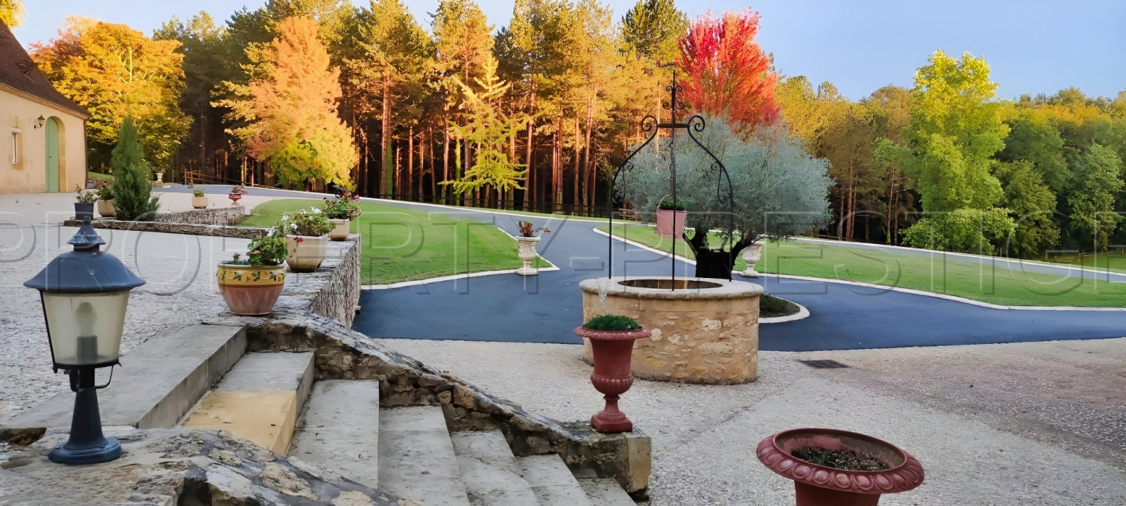 
                                                Vente
                                                 DORDOGNE MANOIR DU XVème 24 HA ETANG PUITS