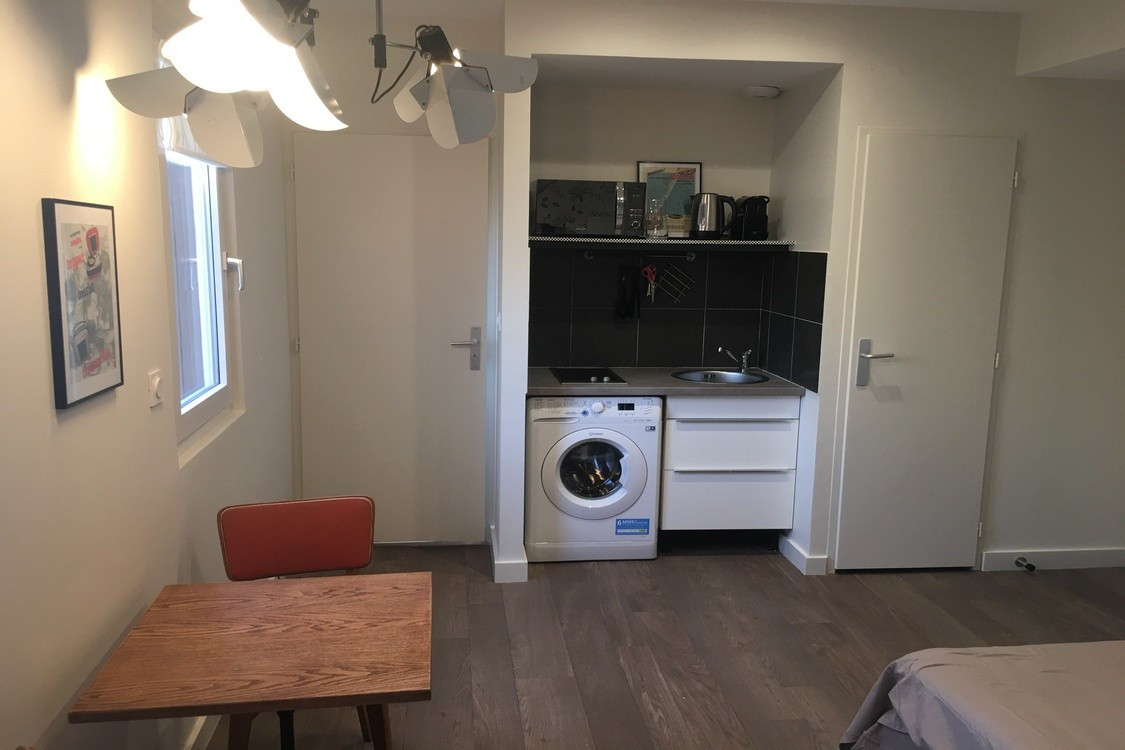 
                                                Location
                                                 DRAGON 7 *