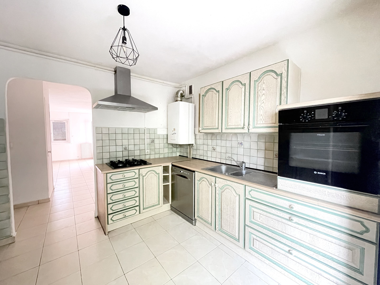 
                                                Vente
                                                 Draguignan Appartement 85 m2 env 4 pièce(s) Belle vue, Terrasse, Parking, Cave