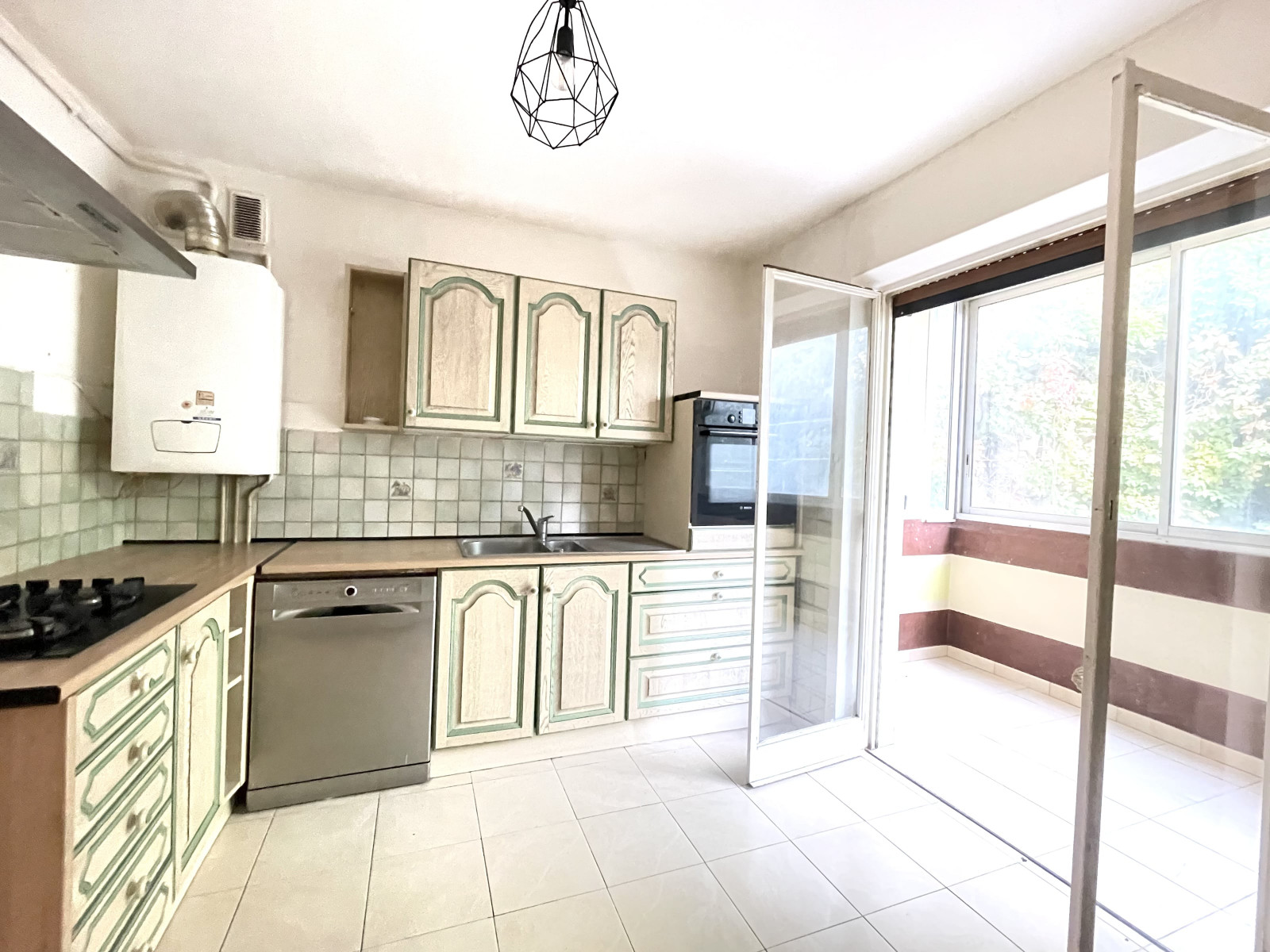 
                                                Vente
                                                 Draguignan Appartement 85 m2 env 4 pièce(s) Belle vue, Terrasse, Parking, Cave