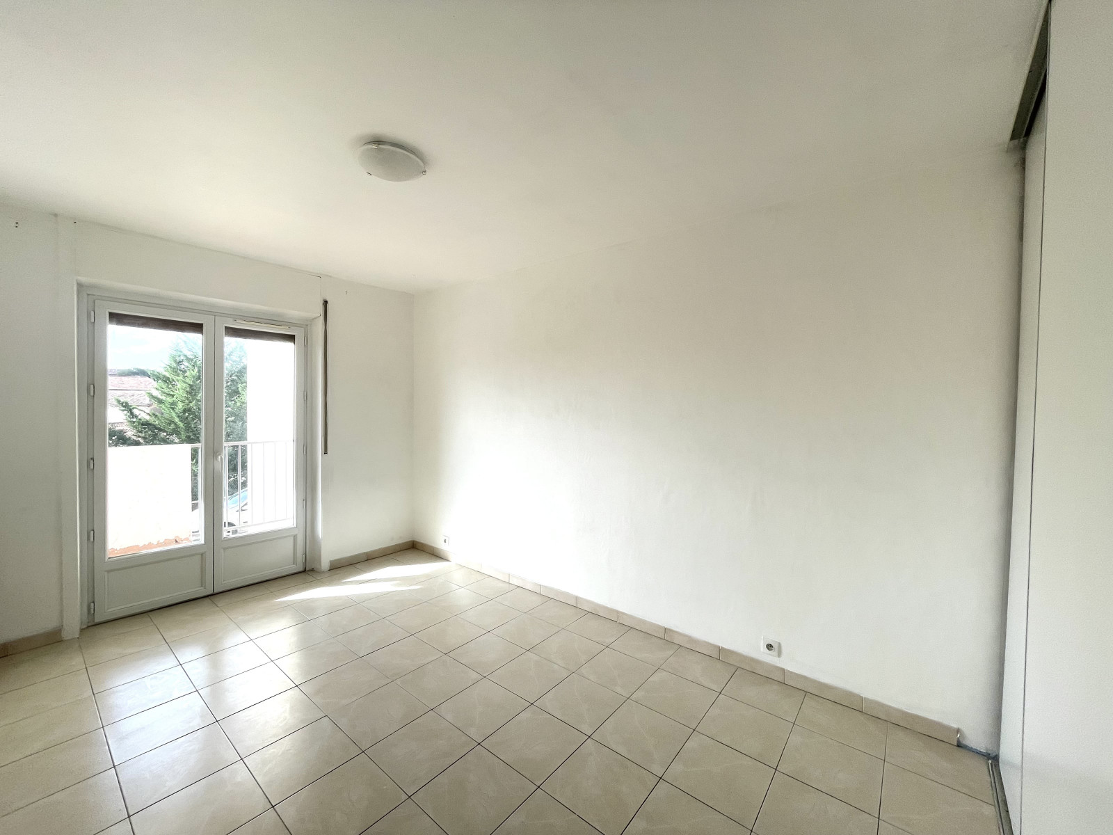 
                                                Vente
                                                 Draguignan Appartement 85 m2 env 4 pièce(s) Belle vue, Terrasse, Parking, Cave