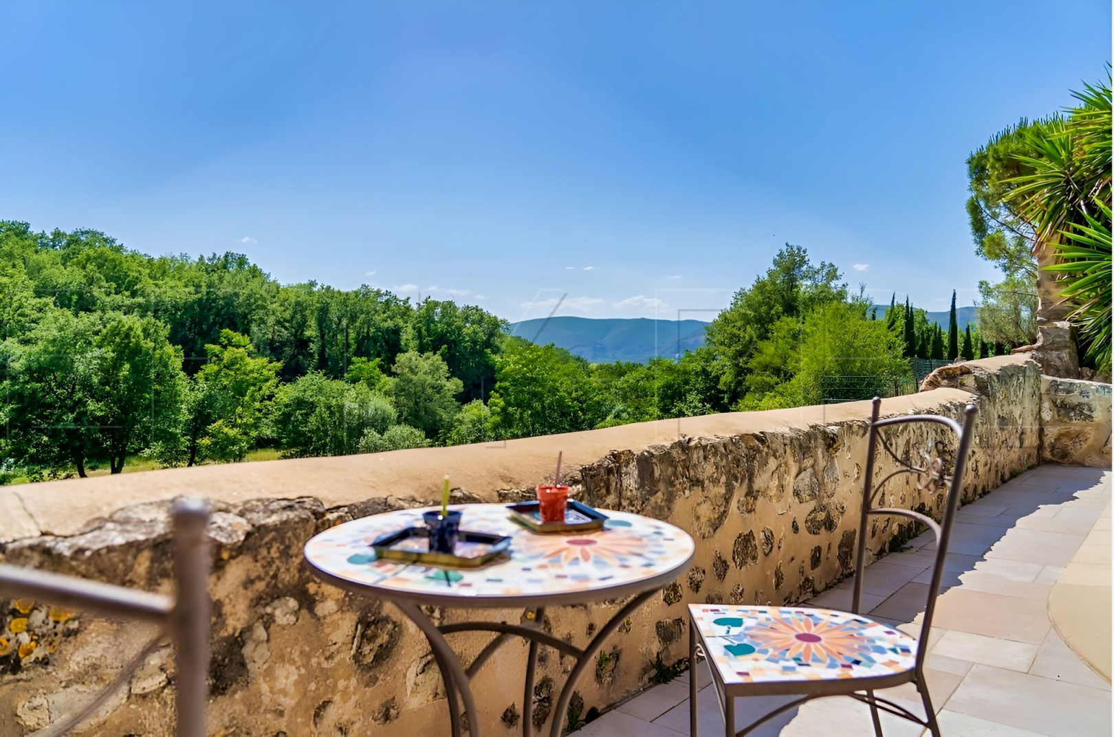 
                                                Vente
                                                 DROME PROVENCALE DOMAINE D'EXCEPTION 15 HA