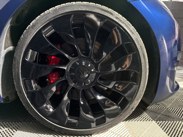 
                                                Voiture
                                                 (Dual Motor) Performance Saloon 4dr Electric Auto 4WDE (Performance Upgrade) (449 bhp)
