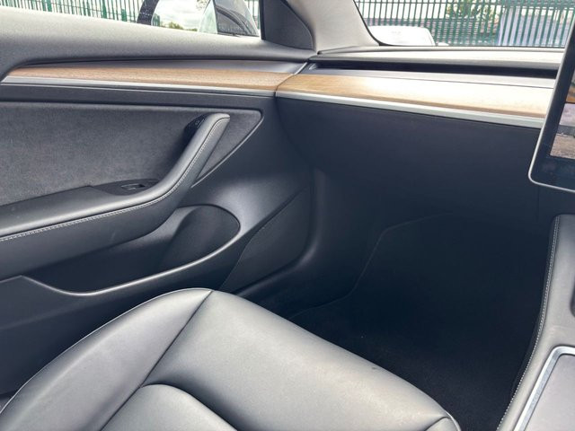 
                                                Voiture
                                                 (Dual Motor) Performance Saloon 4dr Electric Auto 4WDE (Performance Upgrade) (449 bhp)