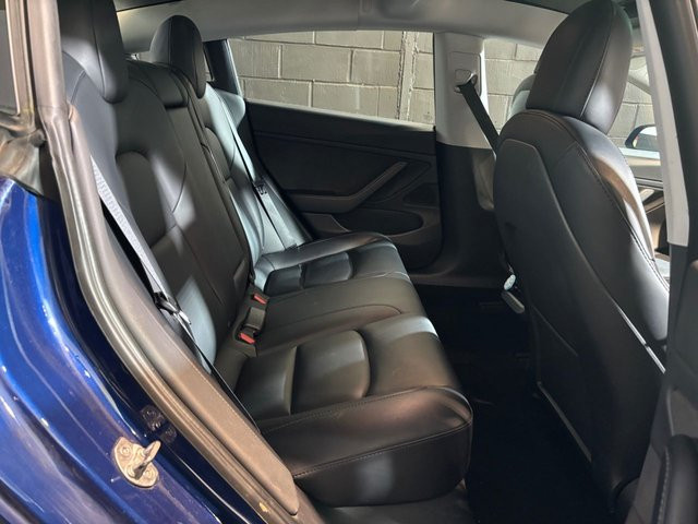 
                                                Voiture
                                                 (Dual Motor) Performance Saloon 4dr Electric Auto 4WDE (Performance Upgrade) (449 bhp)
