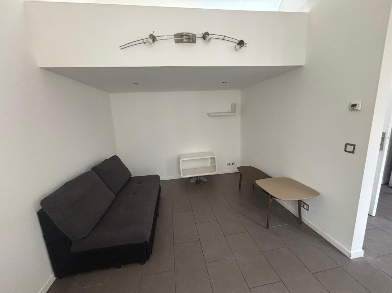 
                                                Location
                                                 dupleix