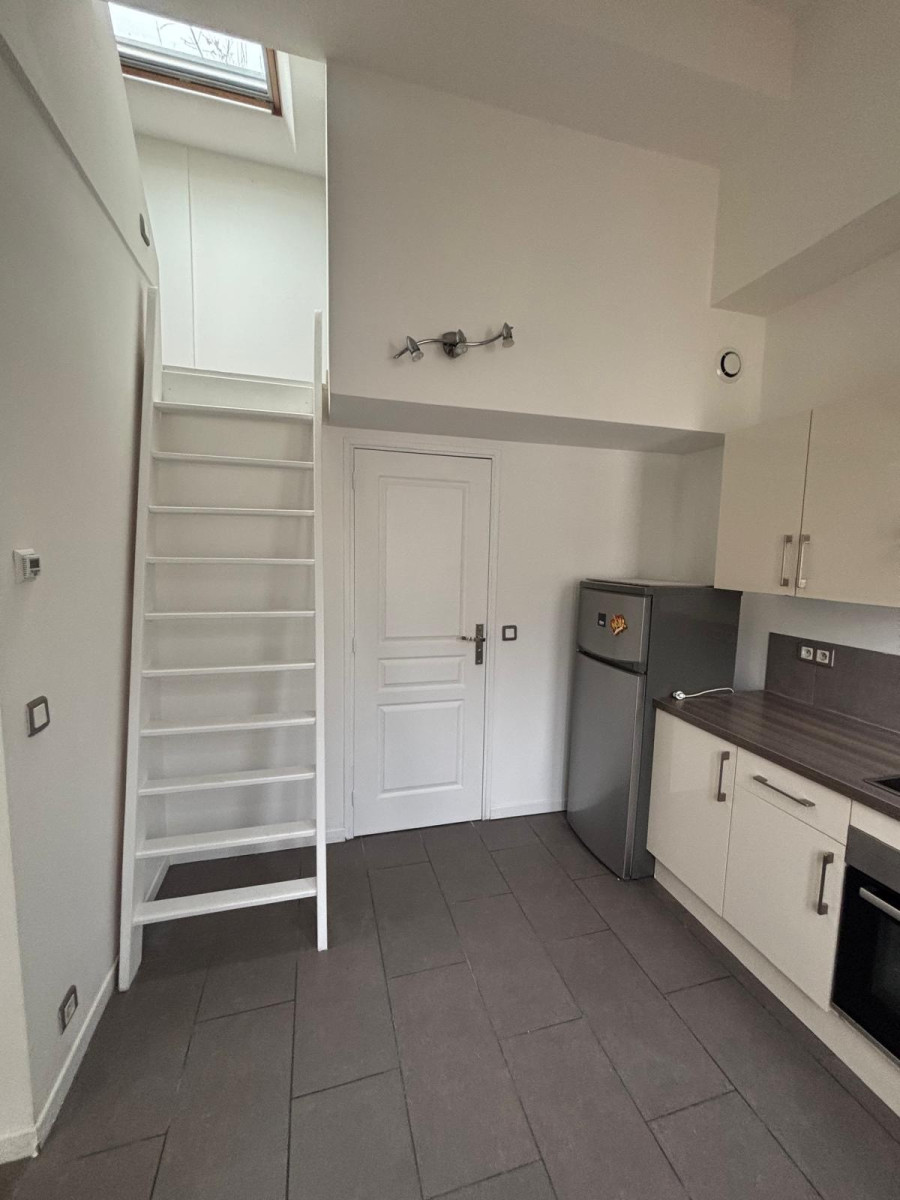 
                                                Location
                                                 dupleix