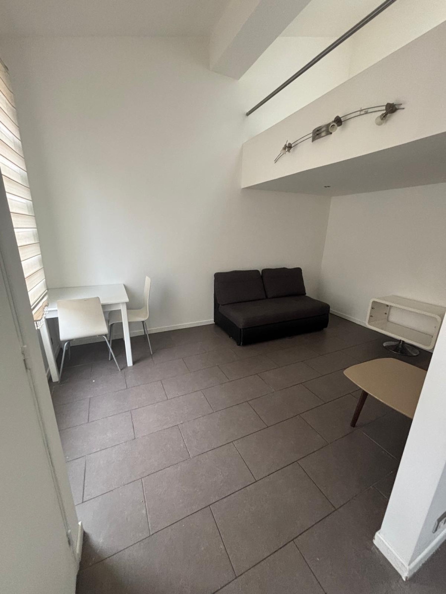 
                                                Location
                                                 dupleix