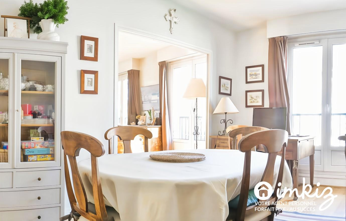 
                                                Vente
                                                 Duplex 137 m2 carrez (168m² sol) 5ch, Pl Alex. 1er