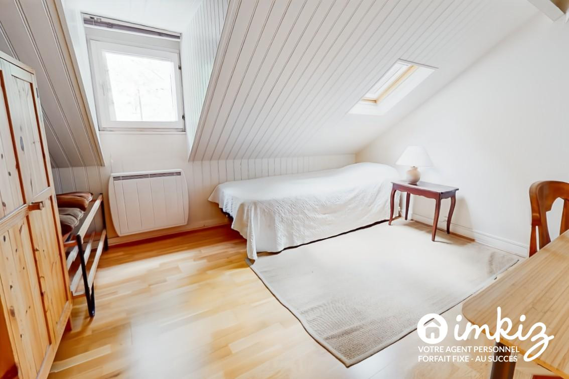 
                                                Vente
                                                 Duplex 137 m2 carrez (168m² sol) 5ch, Pl Alex. 1er