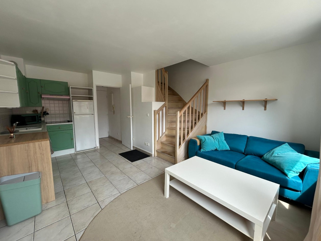 
                                                Location
                                                 Duplex 2 chambres, parking