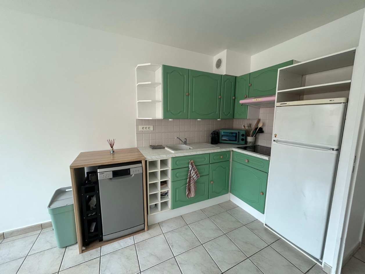 
                                                Location
                                                 Duplex 2 chambres, parking