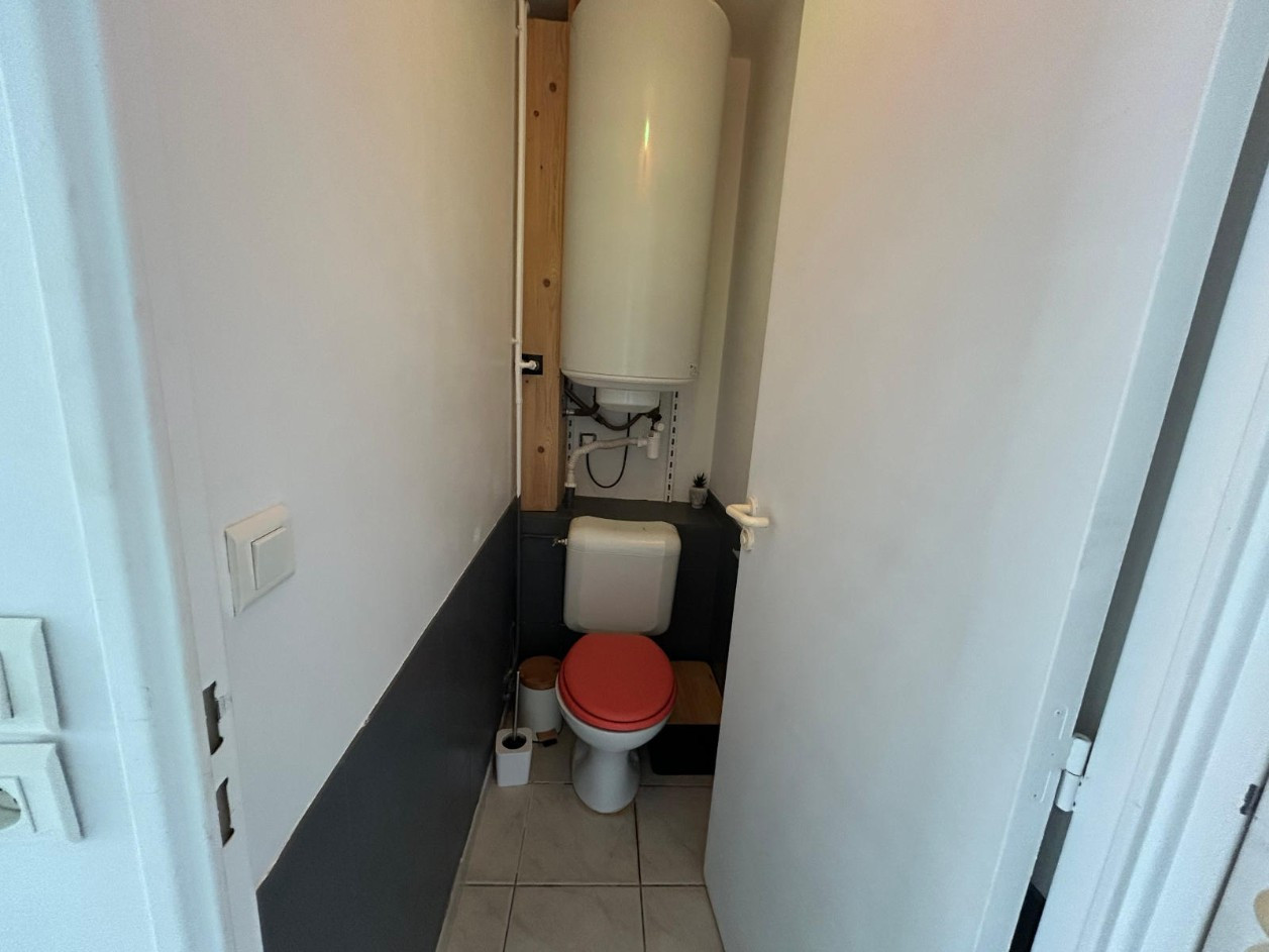 
                                                Location
                                                 Duplex 2 chambres, parking