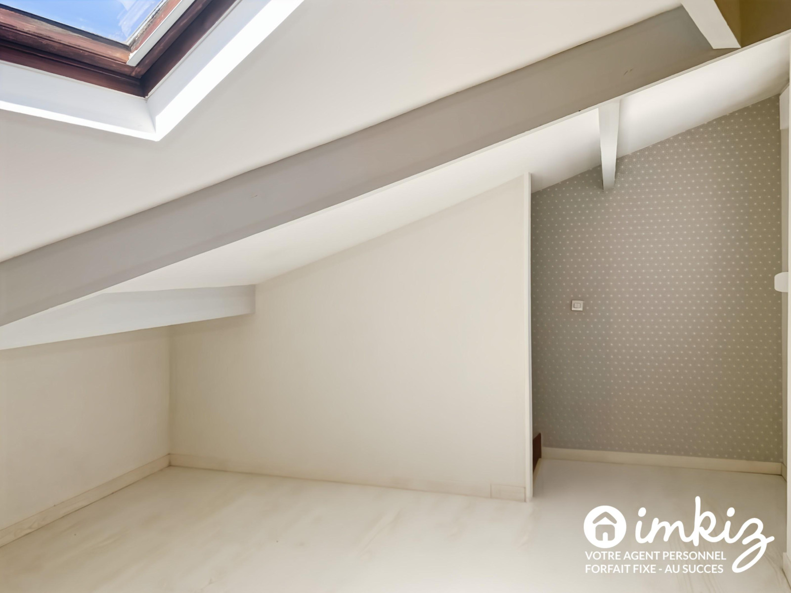 
                                                Vente
                                                 Duplex 2 pièces avec balcon, cave et parking