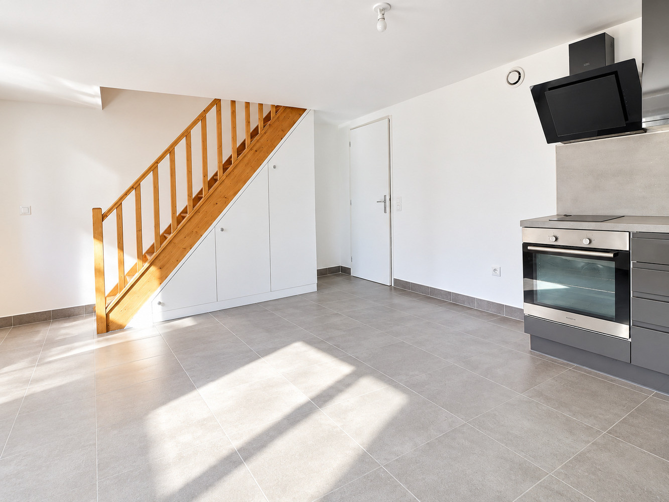
                                                Vente
                                                 Duplex 2 pièces refait à neuf à Montreuil