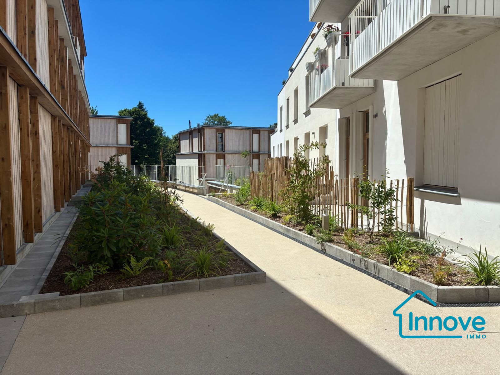
                                                Vente
                                                 Duplex 4 chambres Rive gauche Frais de notaire offerts
