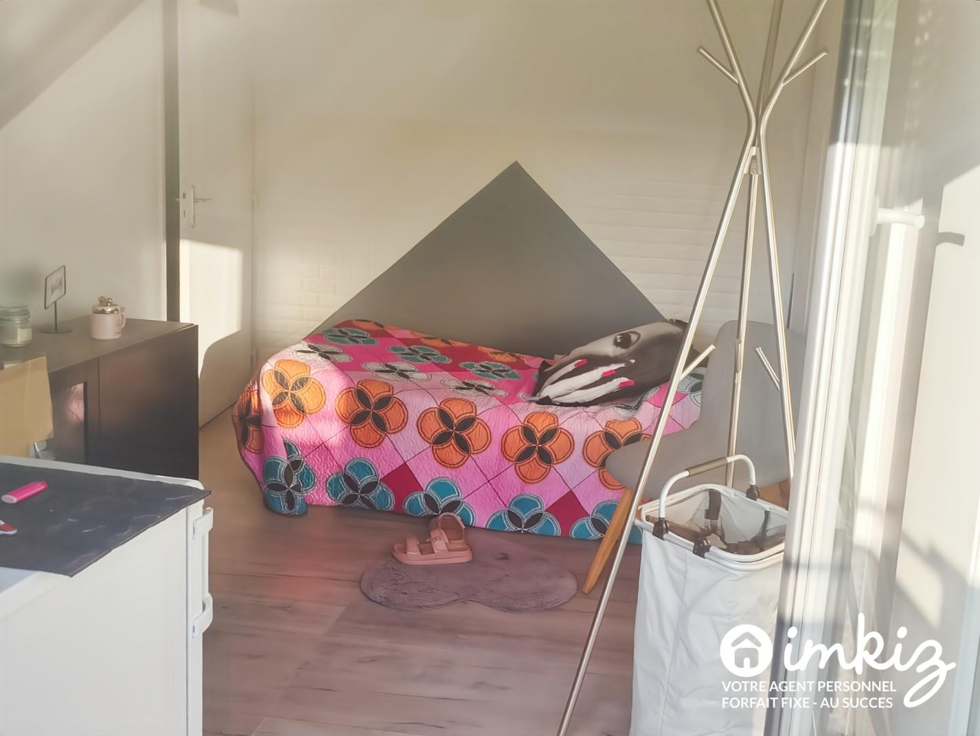 
                                                Vente
                                                 Duplex 5 pièces dernier étage avec terrasse