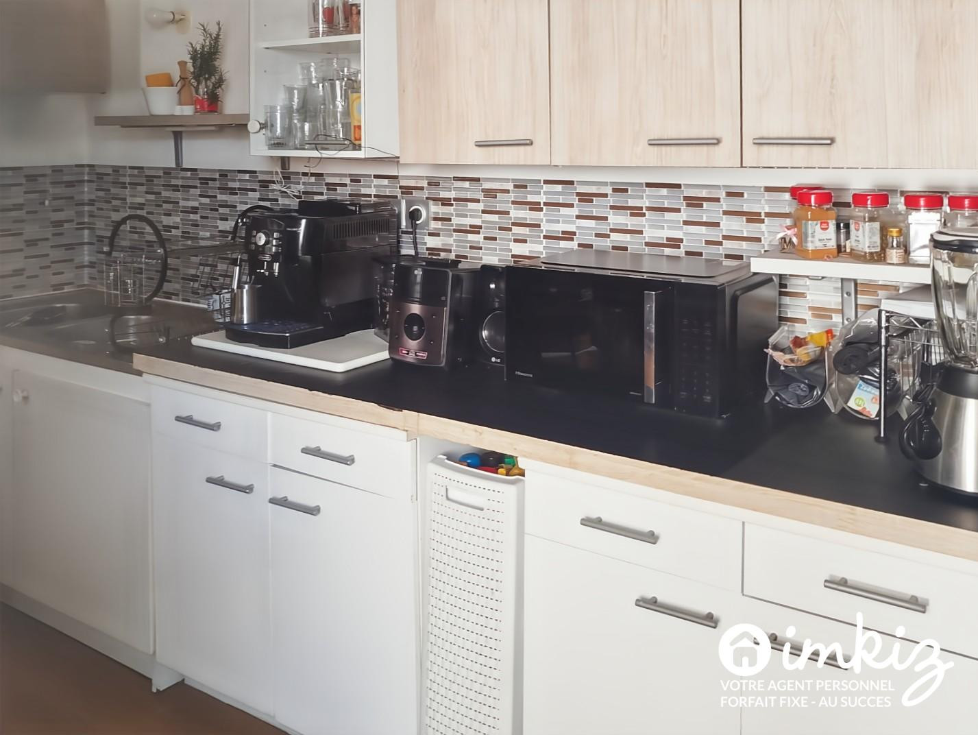 
                                                Vente
                                                 Duplex 5 pièces dernier étage avec terrasse