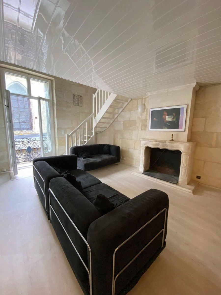 
                                                Location
                                                 Duplex 70m2 / quartier piéton Fernand Lafargue