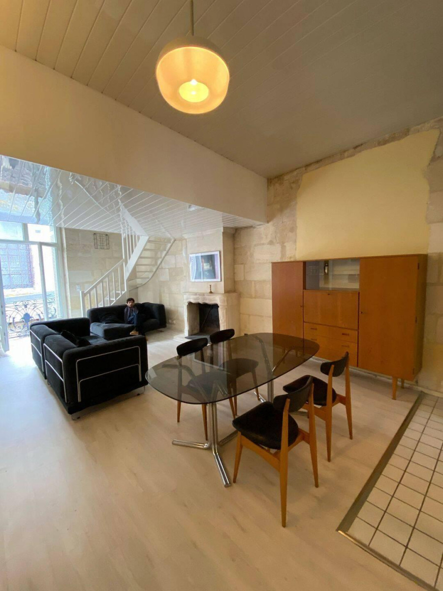 
                                                Location
                                                 Duplex 70m2 / quartier piéton Fernand Lafargue