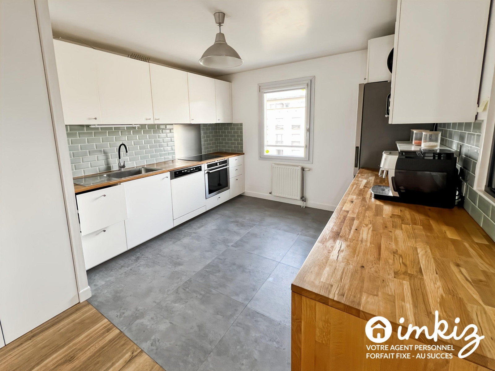 
                                                Vente
                                                 Duplex 99m² rénové, terrasse - climatisé - 2 boxes