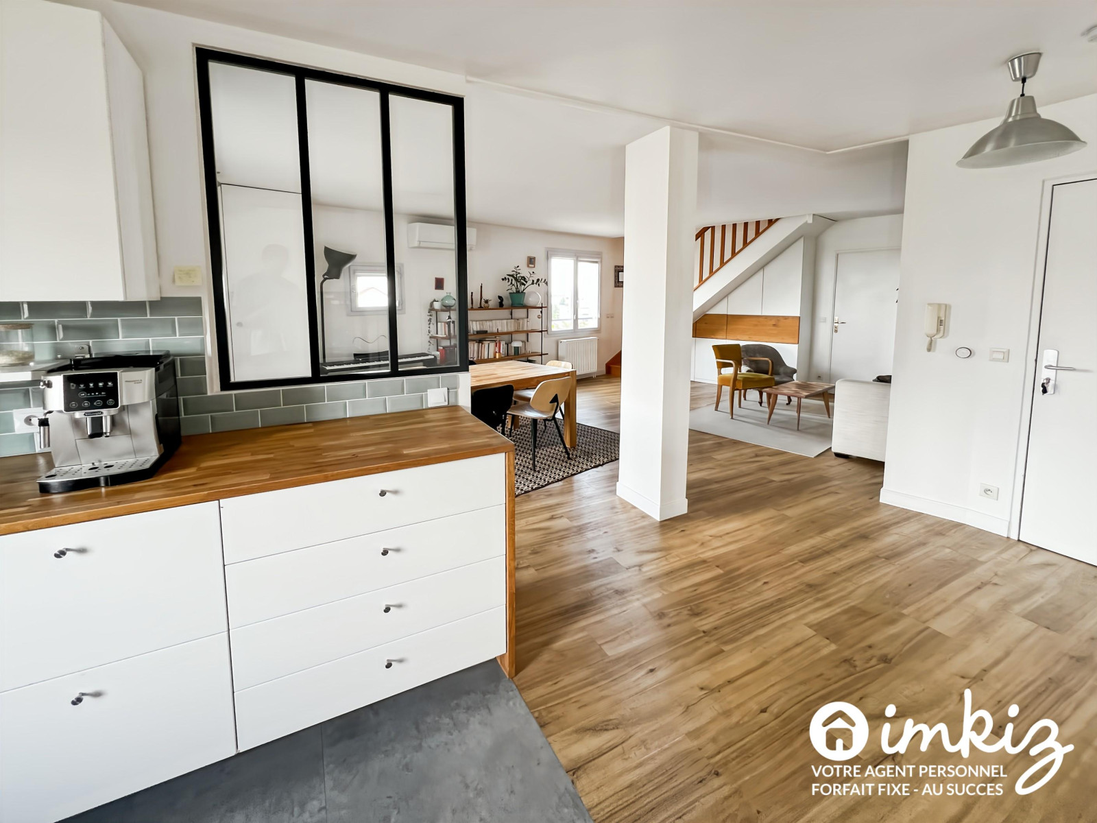 
                                                Vente
                                                 Duplex 99m² rénové, terrasse - climatisé - 2 boxes