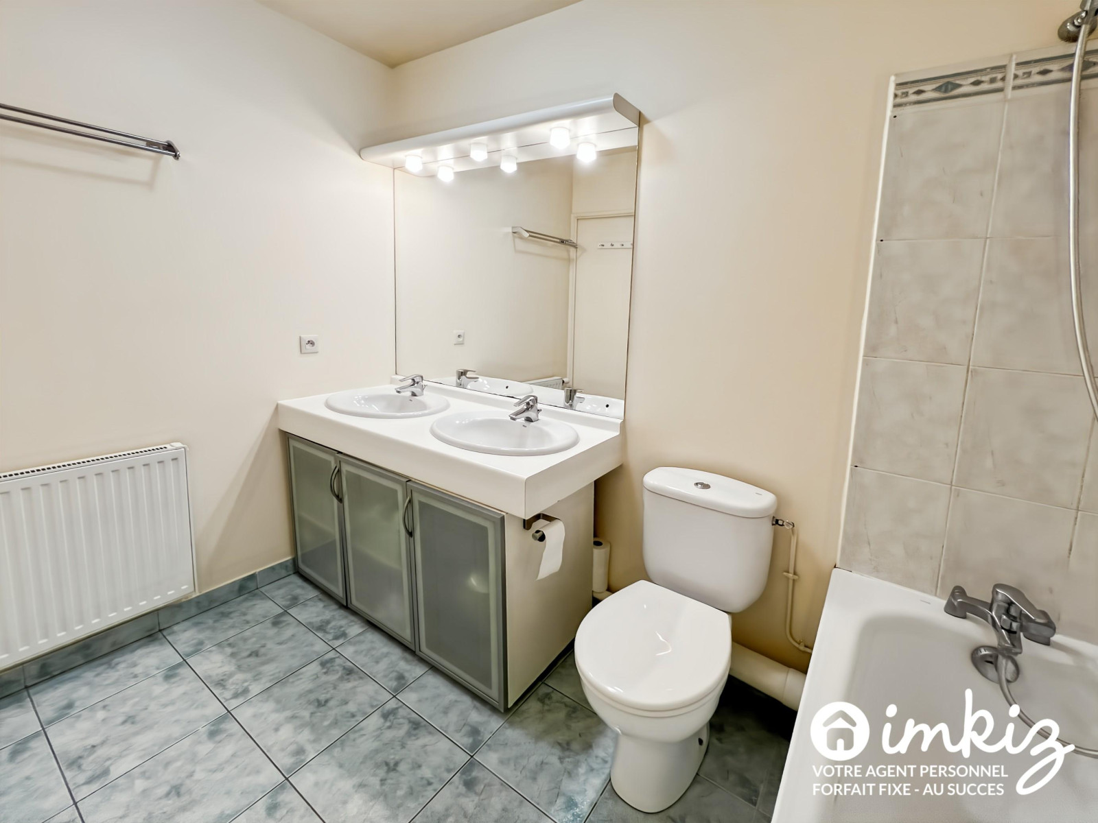 
                                                Vente
                                                 Duplex 99m² rénové, terrasse - climatisé - 2 boxes