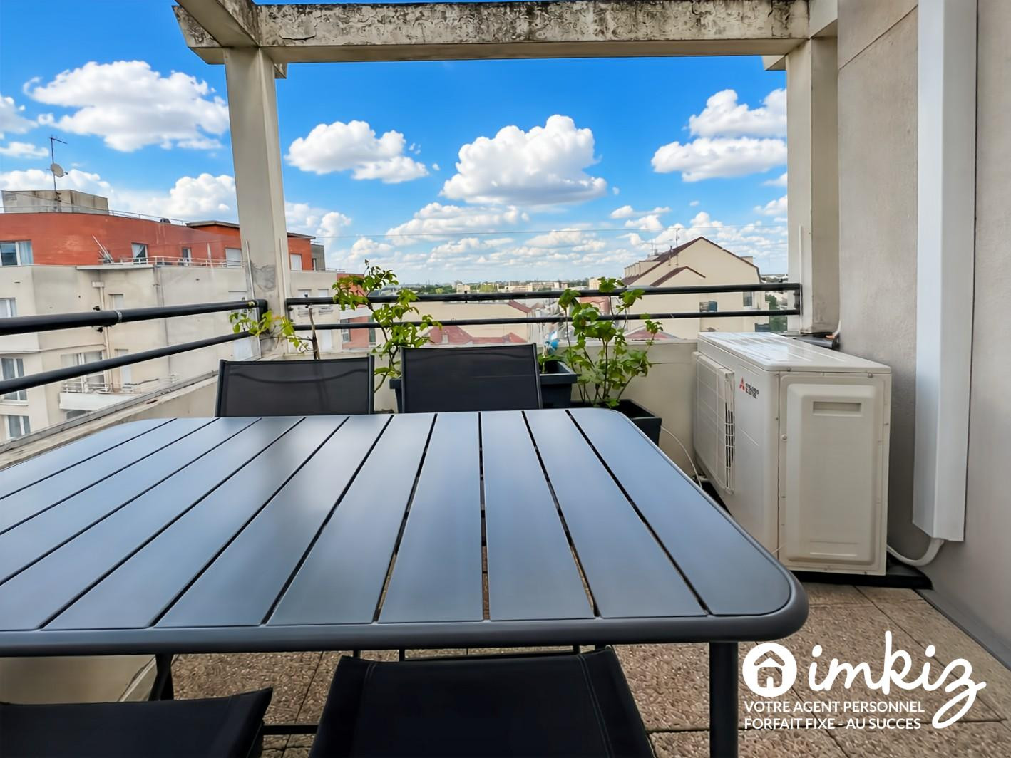 
                                                Vente
                                                 Duplex 99m² rénové, terrasse - climatisé - 2 boxes