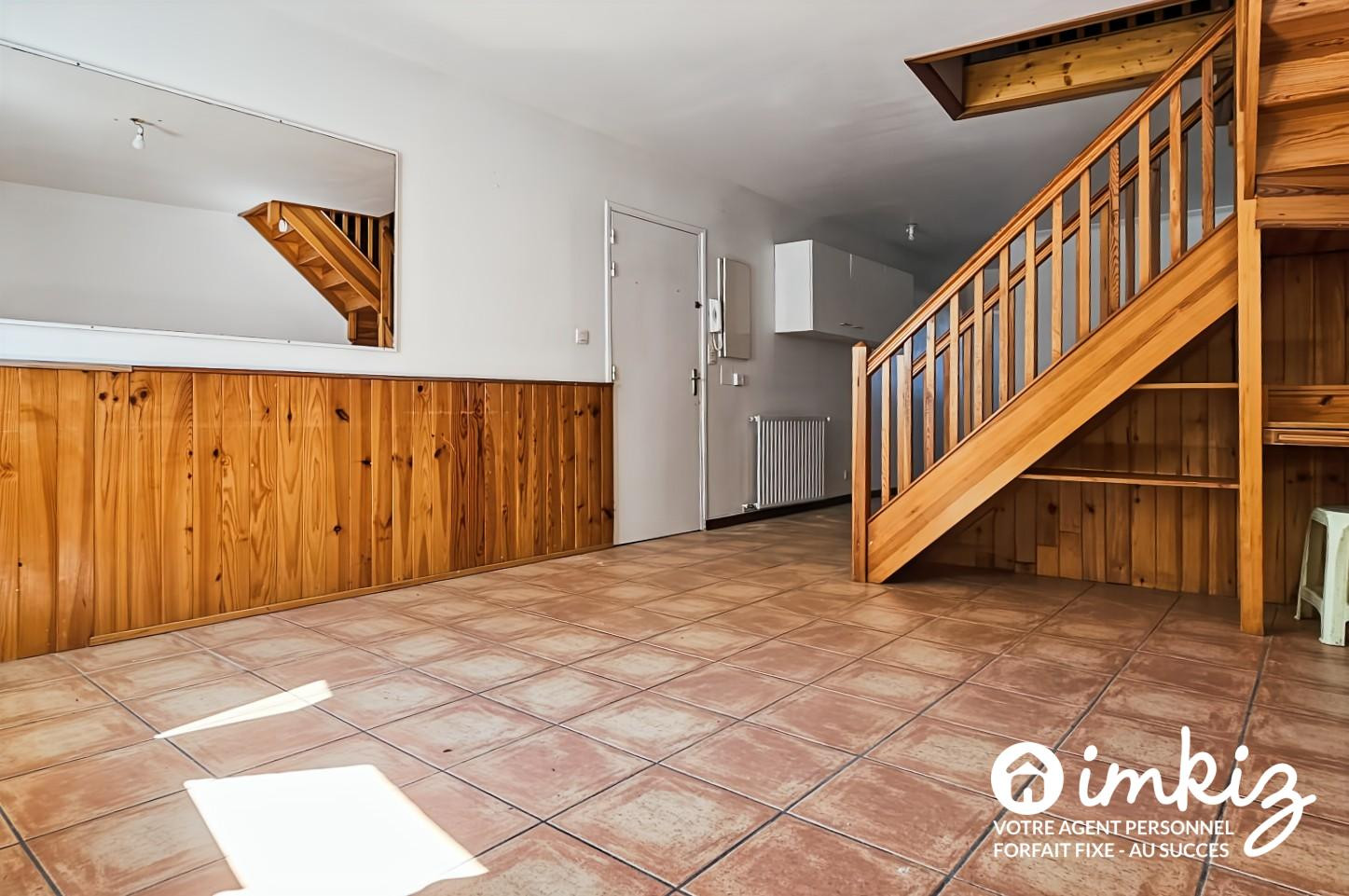 
                                                Vente
                                                 Duplex atypique de 82 m² avec 4 pièces et garage