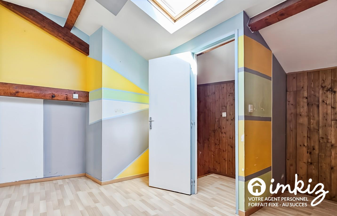 
                                                Vente
                                                 Duplex atypique de 82 m² avec 4 pièces et garage