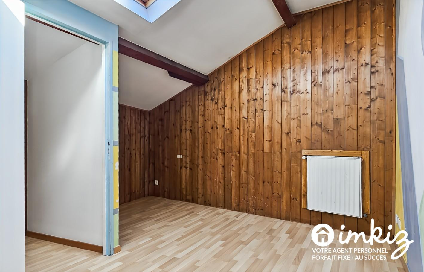 
                                                Vente
                                                 Duplex atypique de 82 m² avec 4 pièces et garage