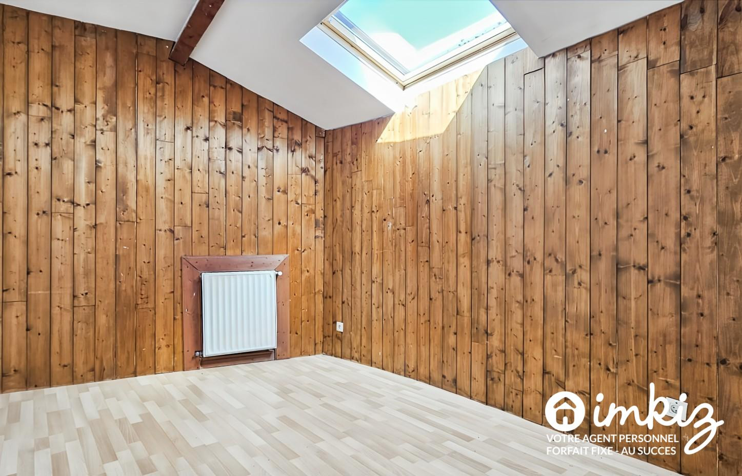 
                                                Vente
                                                 Duplex atypique de 82 m² avec 4 pièces et garage