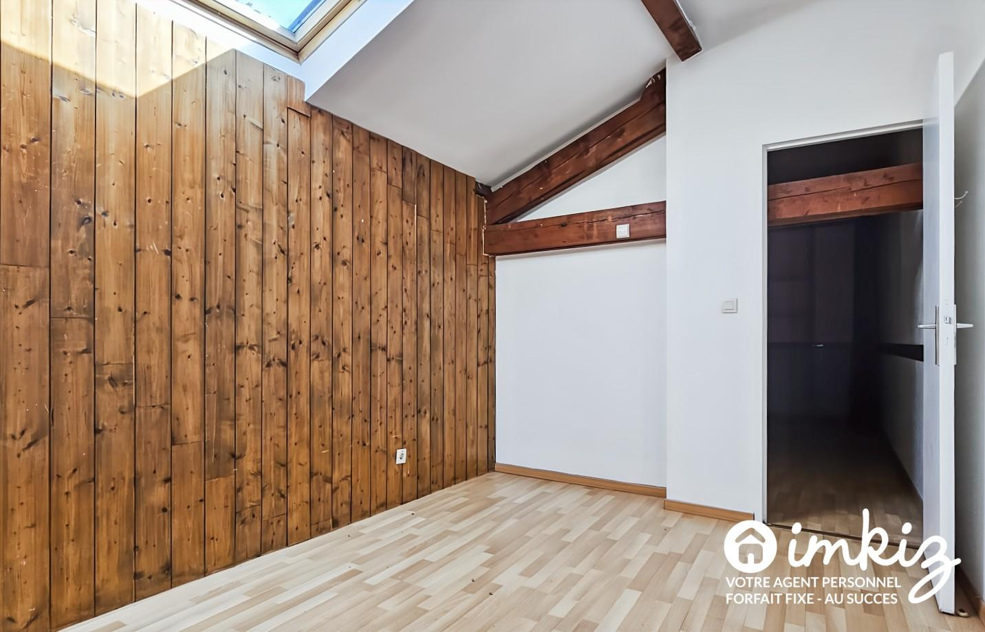 
                                                Vente
                                                 Duplex atypique de 82 m² avec 4 pièces et garage