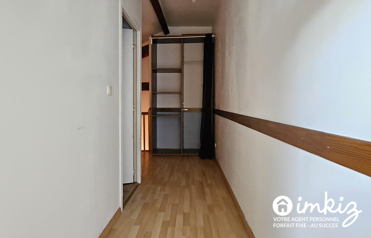 
                                                Vente
                                                 Duplex atypique de 82 m² avec 4 pièces et garage