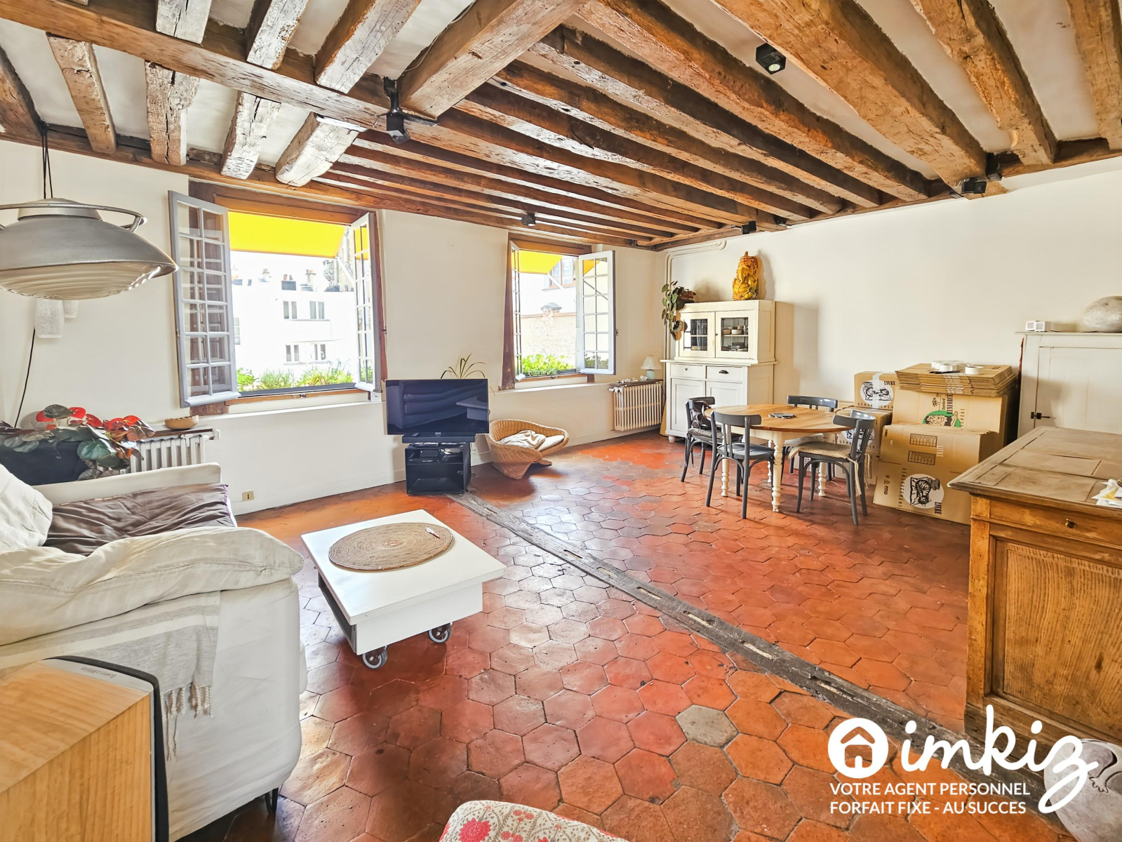 
                                                Vente
                                                 Duplex atypique en dernier étage