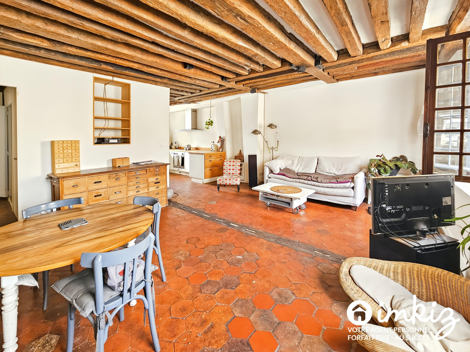 
                                                Vente
                                                 Duplex atypique en dernier étage