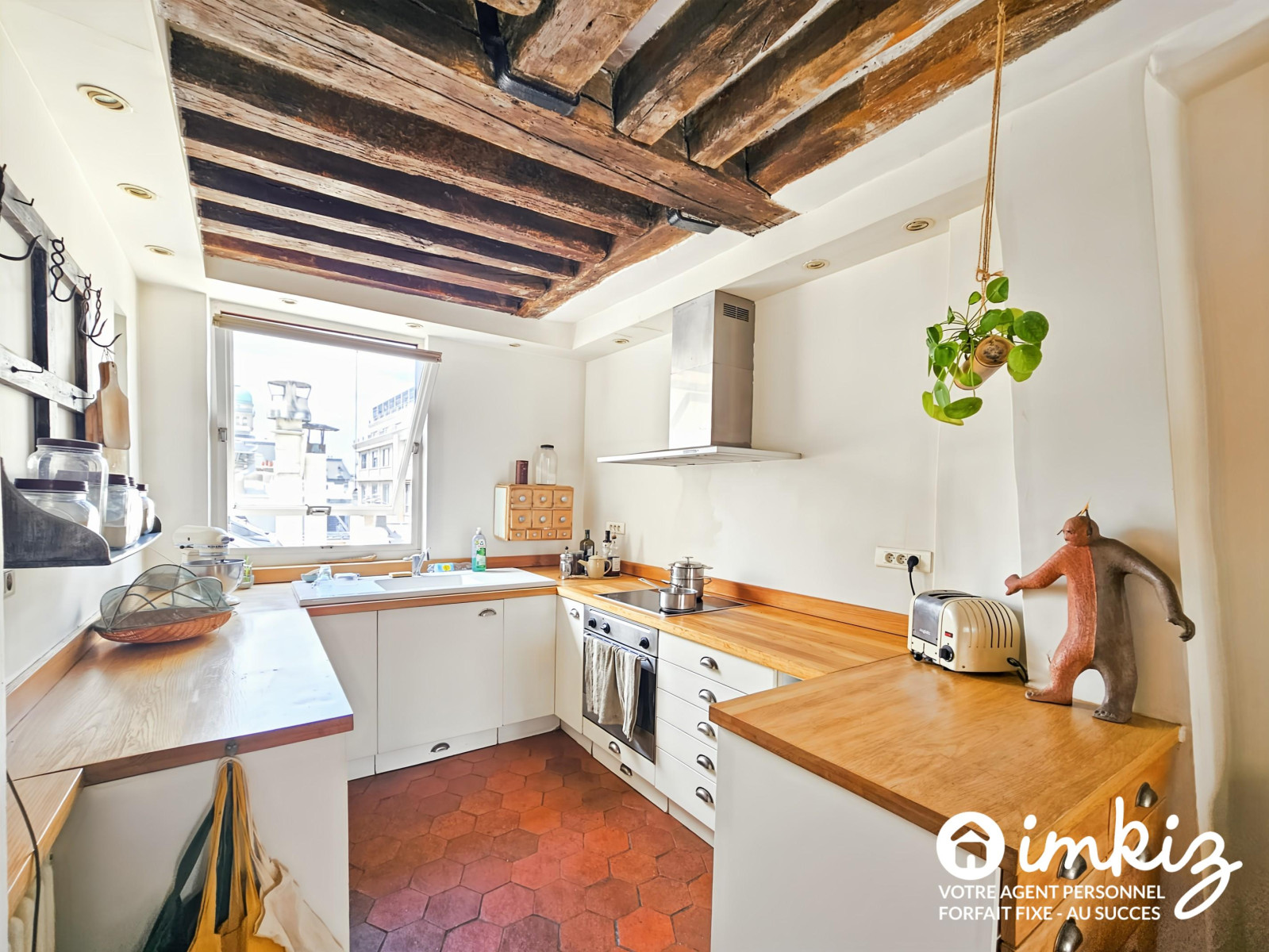 
                                                Vente
                                                 Duplex atypique en dernier étage
