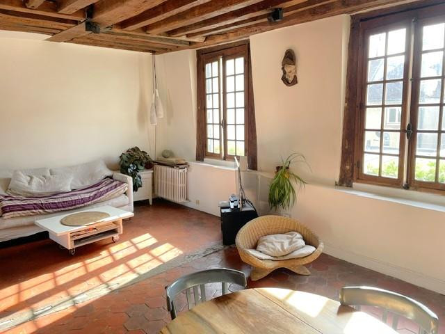 
                                                Vente
                                                 Duplex atypique en dernier étage