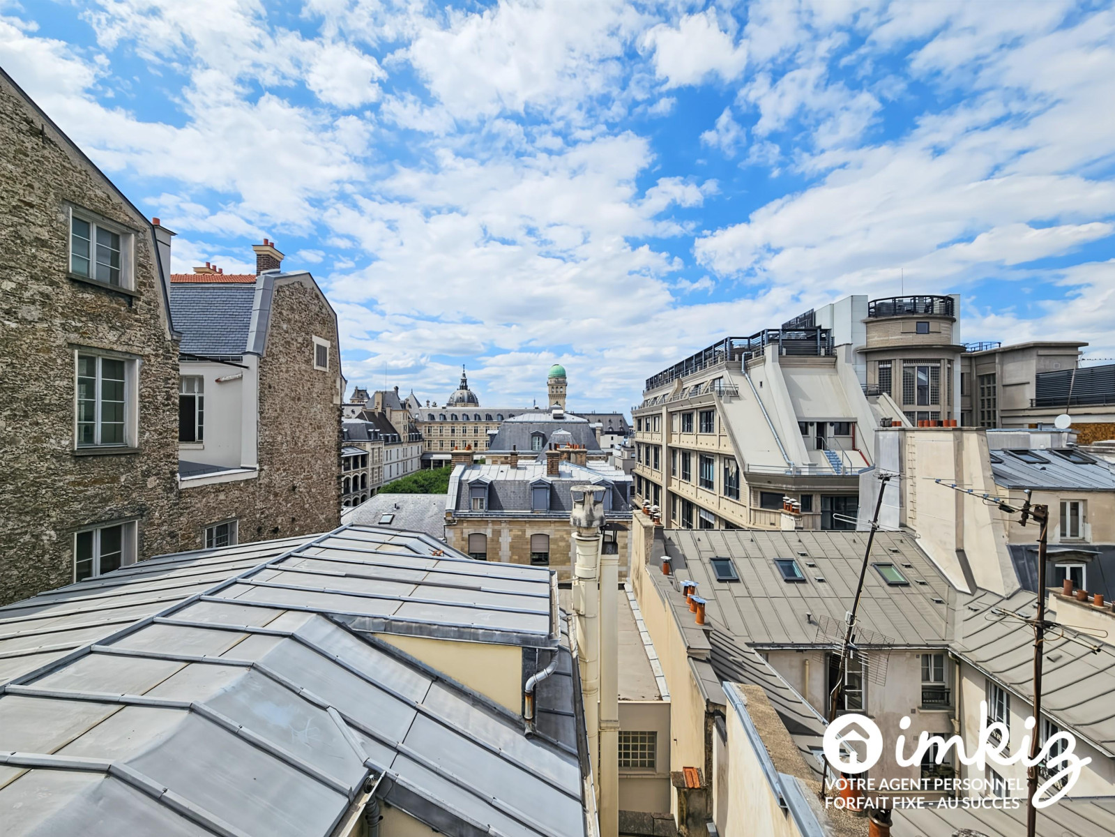 
                                                Vente
                                                 Duplex atypique en dernier étage