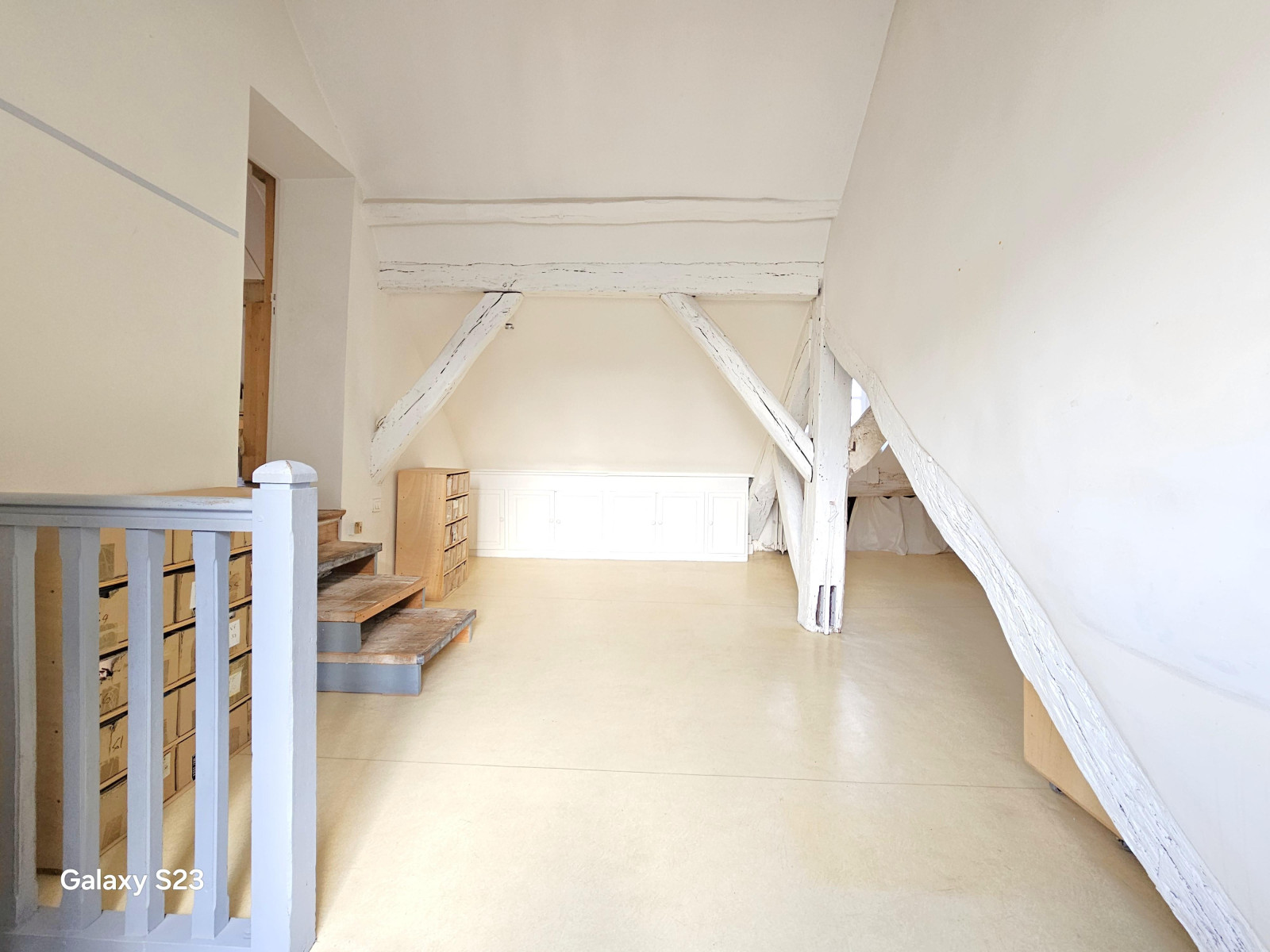 
                                                Vente
                                                 Duplex atypique en dernier étage