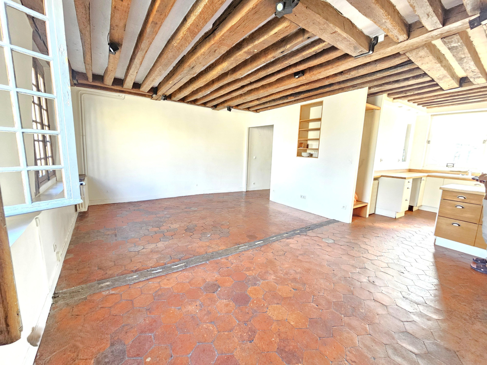 
                                                Vente
                                                 Duplex atypique en dernier étage