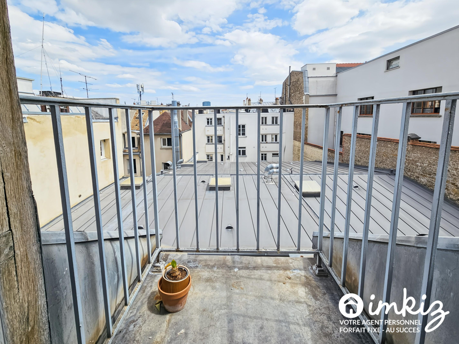 
                                                Vente
                                                 Duplex atypique en dernier étage