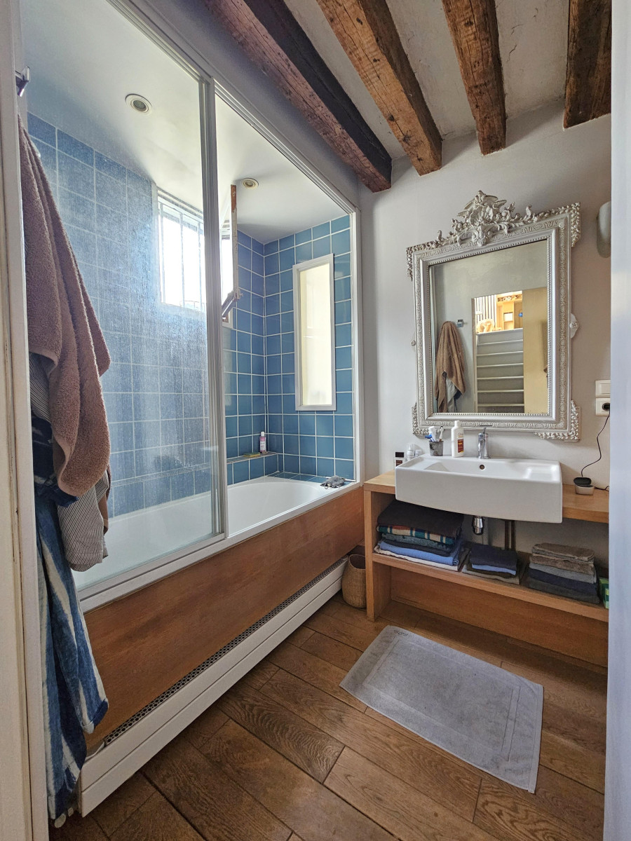 
                                                Vente
                                                 Duplex atypique en dernier étage