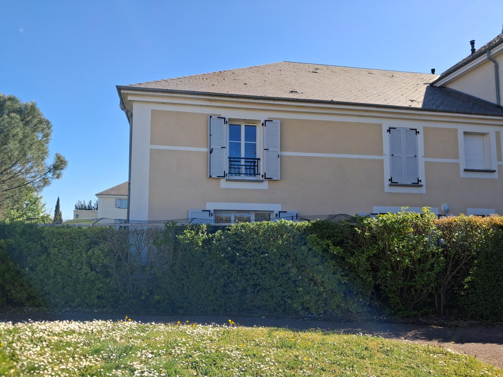 
                                                Location
                                                 Duplex avec jardin 😊.