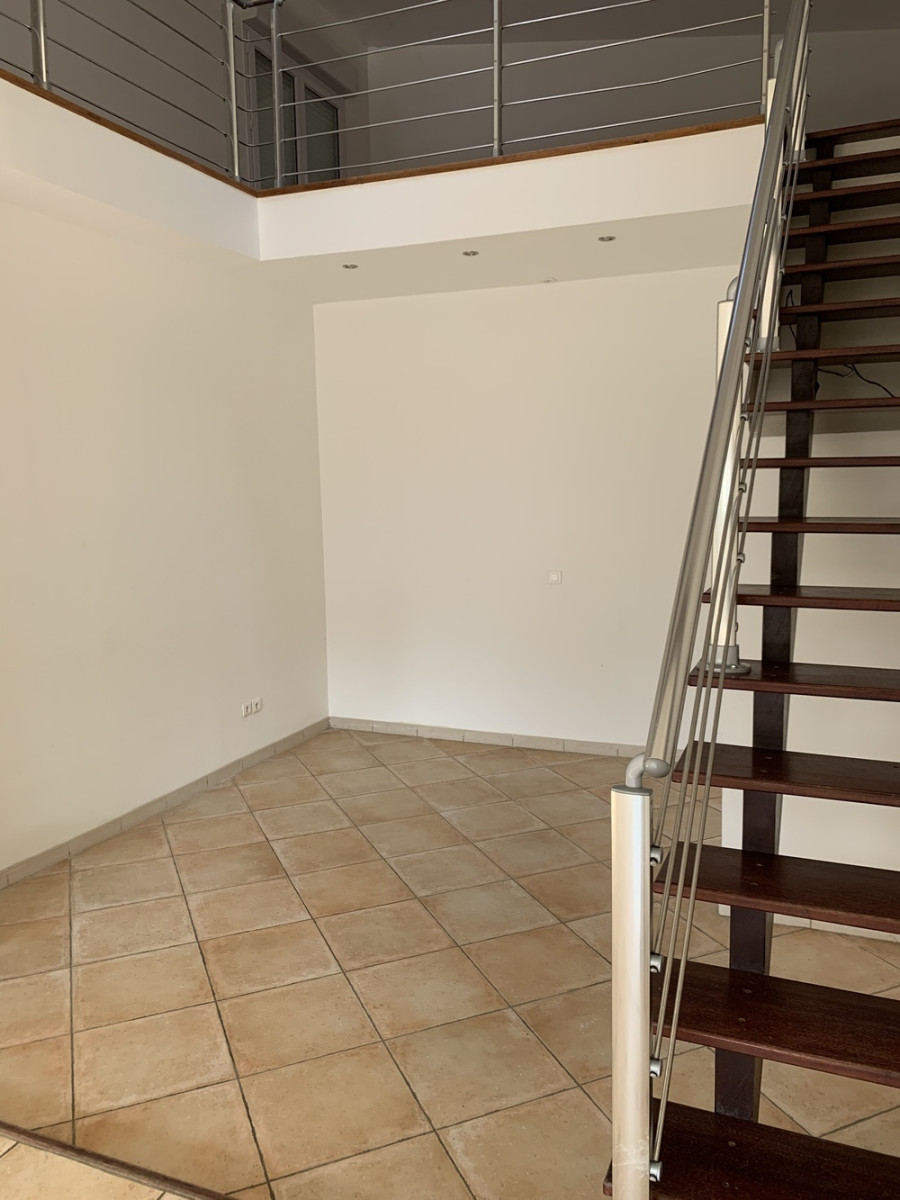 
                                                Location
                                                 Duplex avec terrasse proche métro 8 et RER D