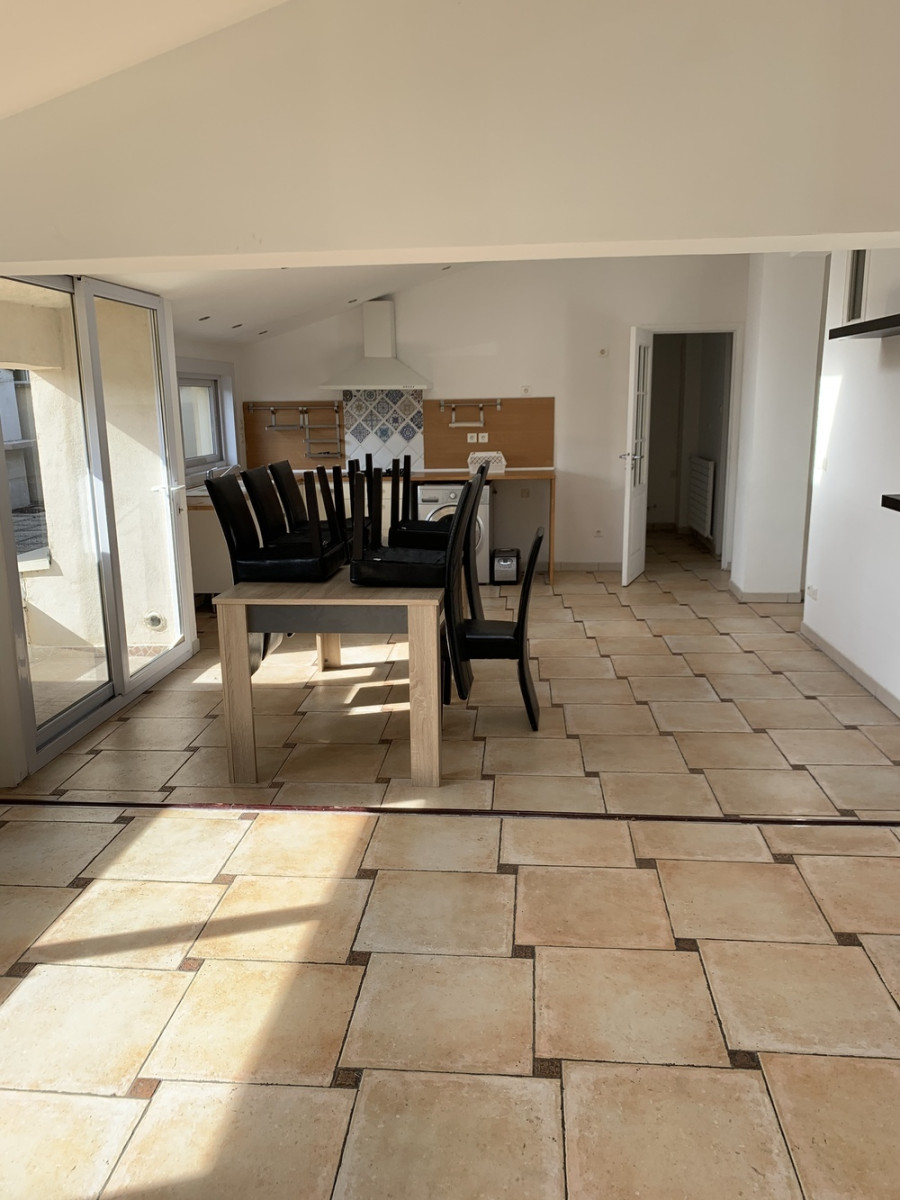 
                                                Location
                                                 Duplex avec terrasse proche métro 8 et RER D