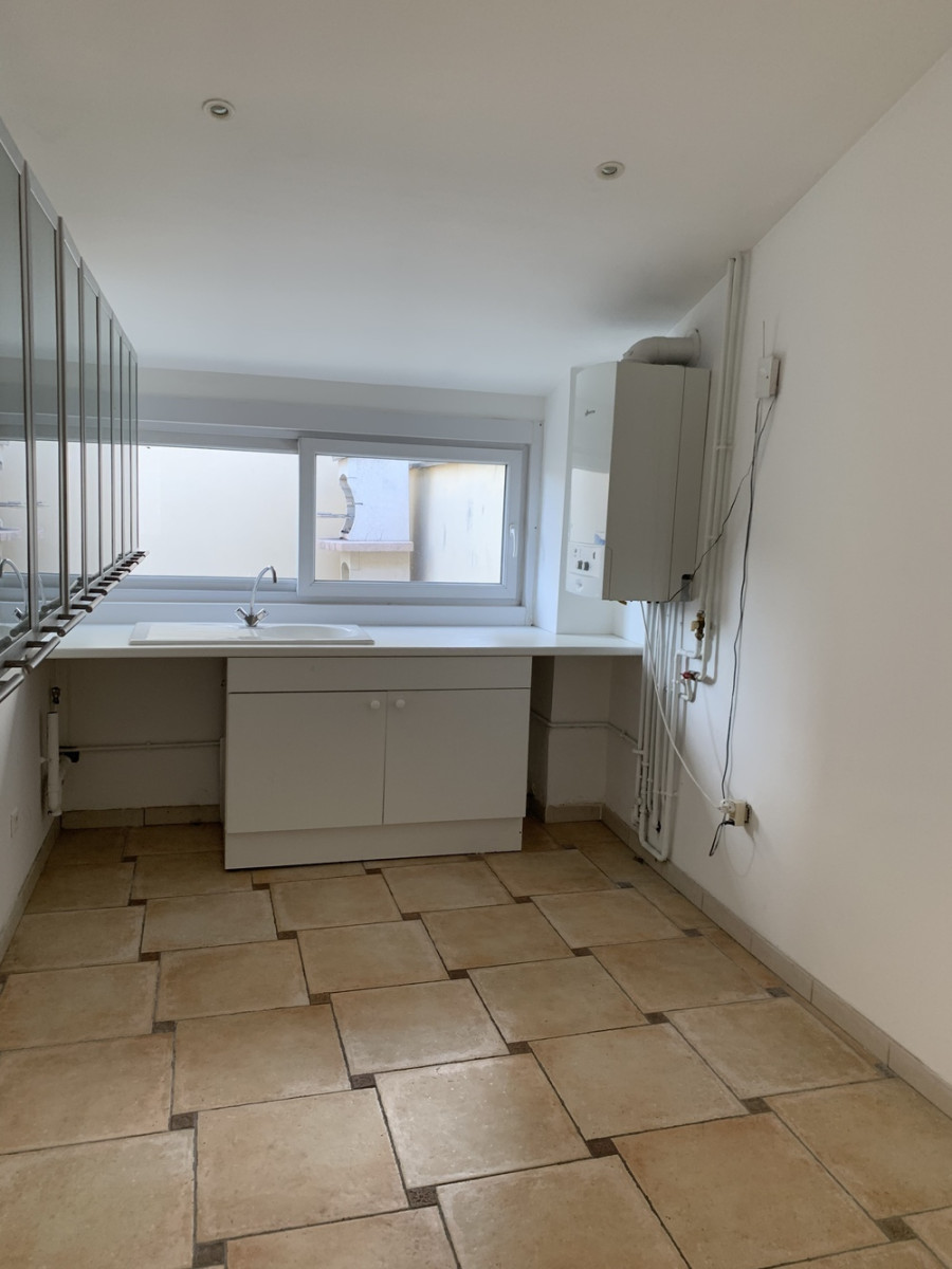 
                                                Location
                                                 Duplex avec terrasse proche métro 8 et RER D