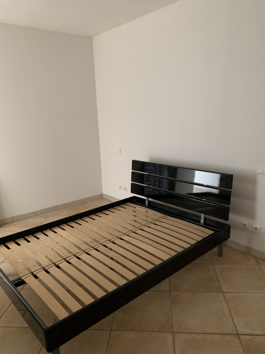 
                                                Location
                                                 Duplex avec terrasse proche métro 8 et RER D