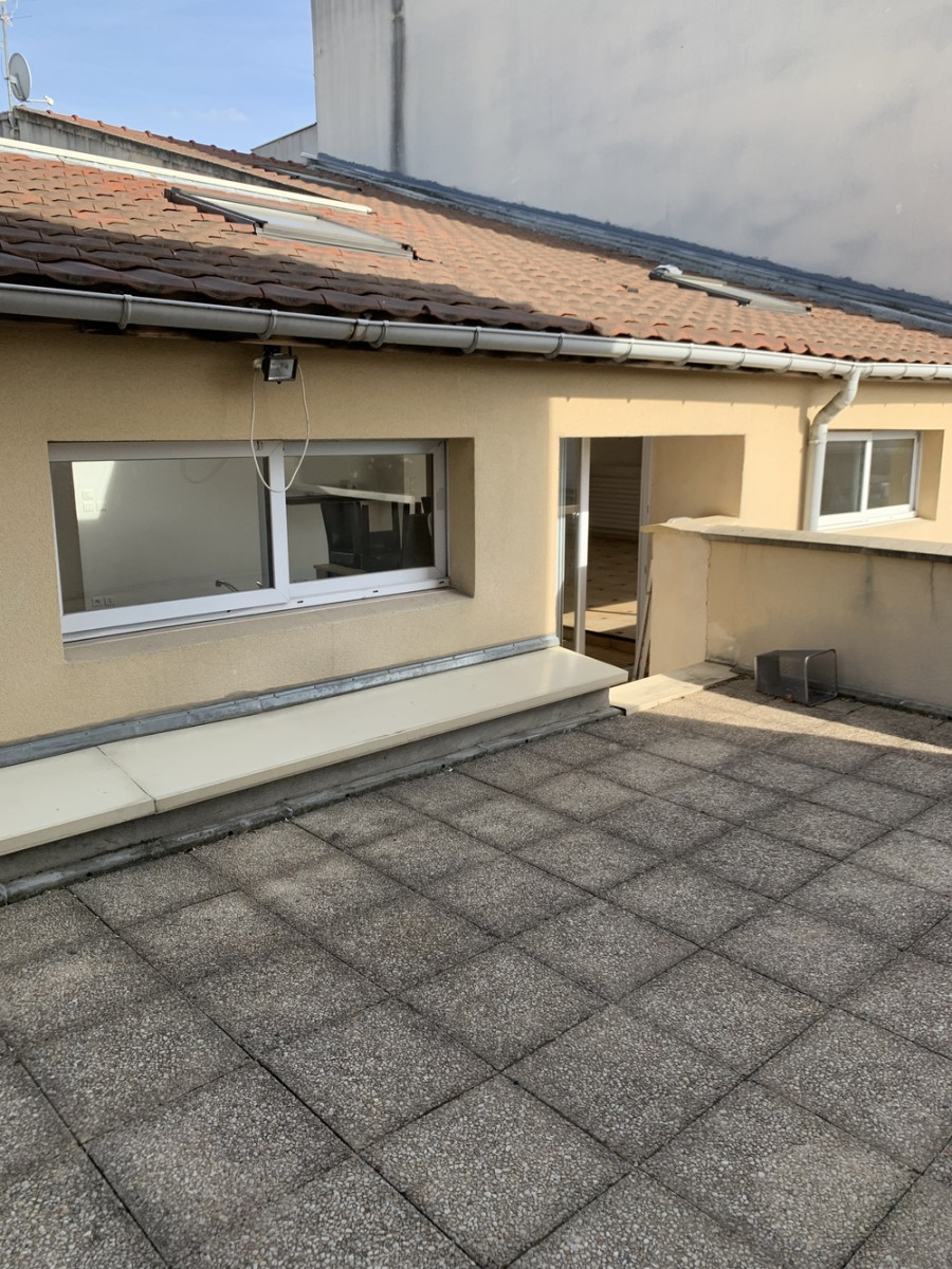 
                                                Location
                                                 Duplex avec terrasse proche métro 8 et RER D